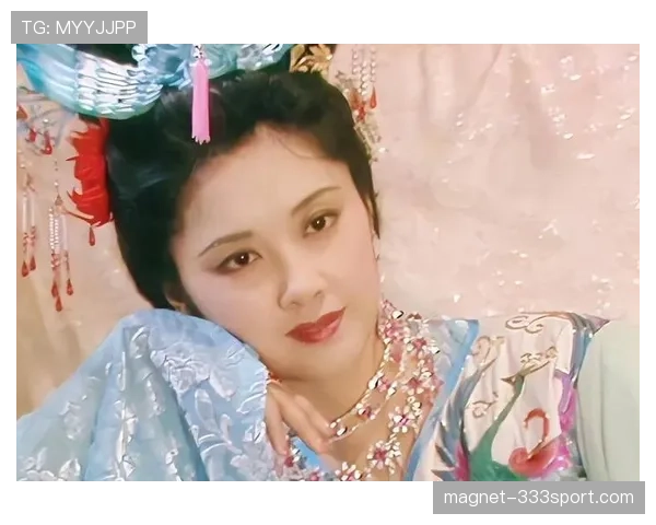 朱琳赛场像皇后,街头拎名牌包踩人字拖,生活反差笑不出来 朱琳赛场像皇后,街头拎名牌包踩人字拖,生活反差笑不出来